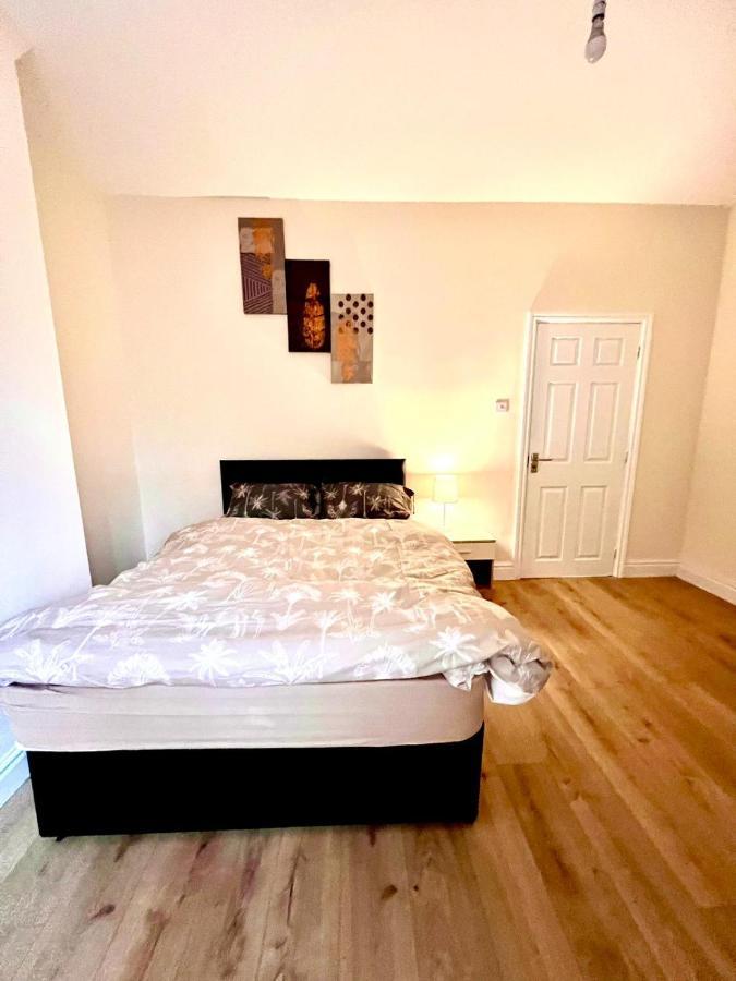 Relax Dotcom Apartment Manchester Bagian luar foto