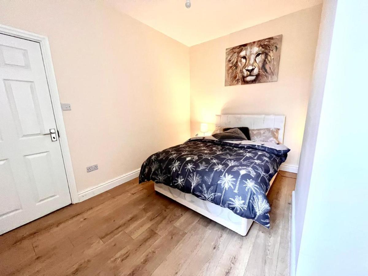 Relax Dotcom Apartment Manchester Bagian luar foto