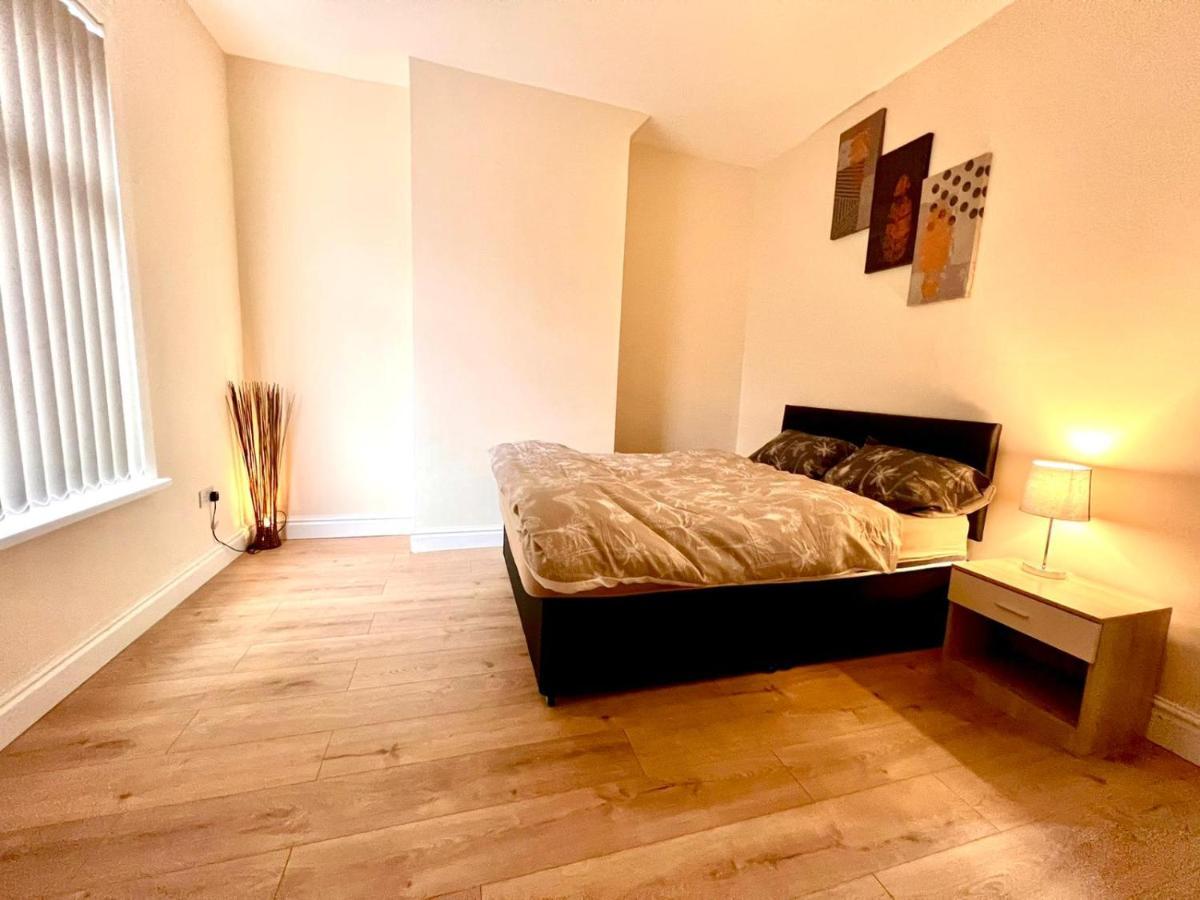 Relax Dotcom Apartment Manchester Bagian luar foto